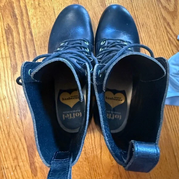 Swedish Hasbeens Black Heeled Boots with Classic Design - Picture 6 of 6